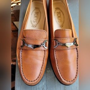 Tod's loafers flat tan 7.5